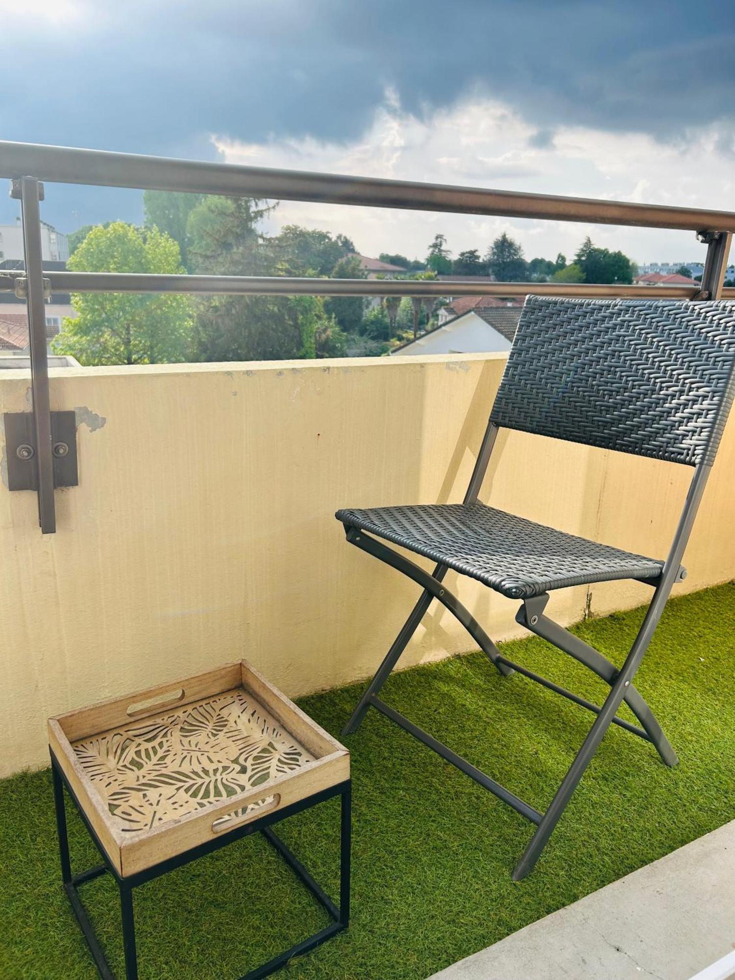 Agreable Studio Chantilly Avec Balcon Et Parking Securise Pau Extérieur photo